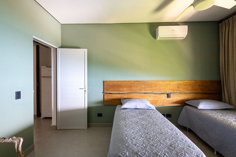 Casa contemporânea a 5 minutos do YTC Ilhabela