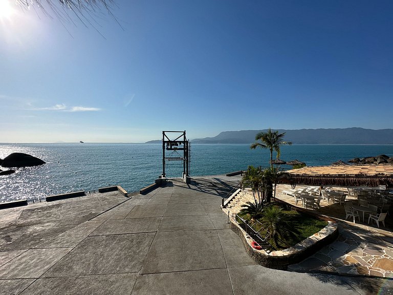 Um paraíso, com 3 terrenos, em condomínio à beira-mar na Pon