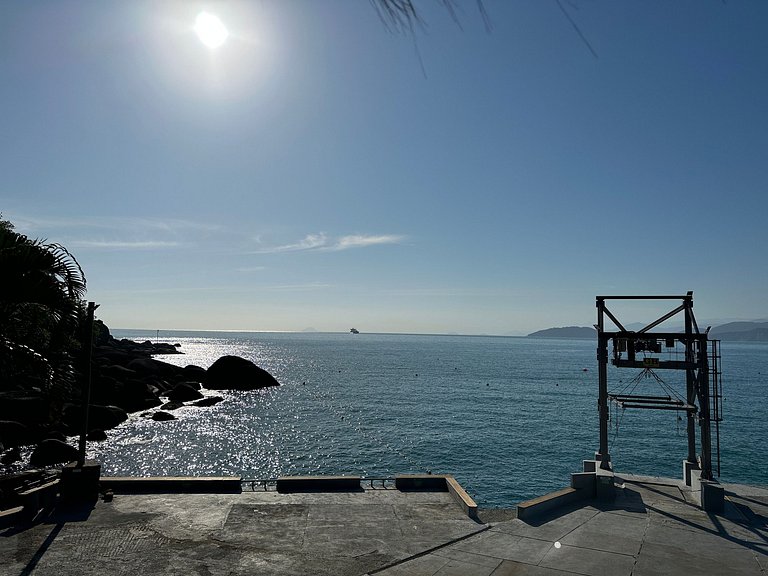 Um paraíso, com 3 terrenos, em condomínio à beira-mar na Pon