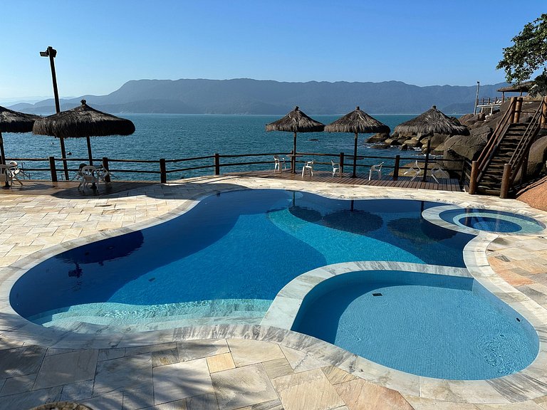 SPA, churrasqueira, piscina, condomínio beira-mar