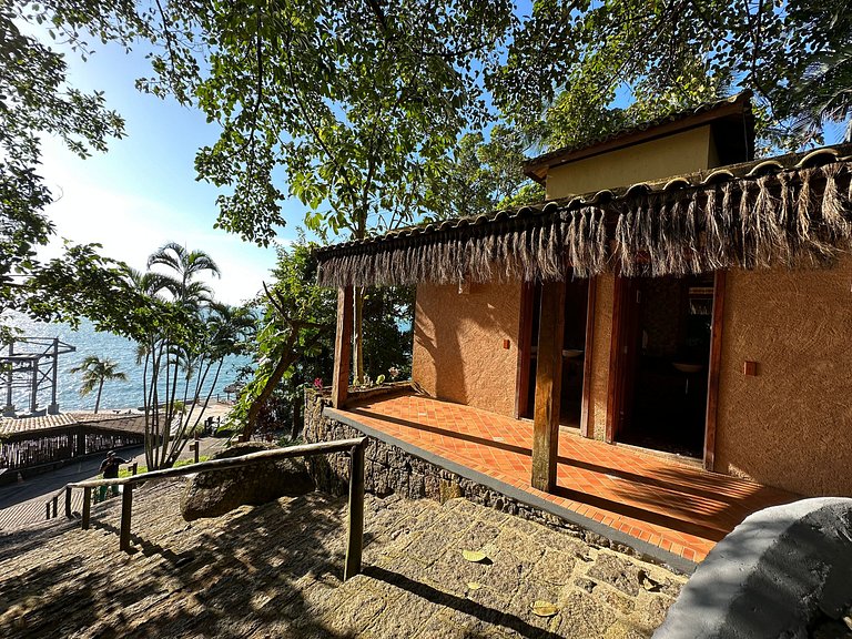 Um paraíso, com 3 terrenos, em condomínio à beira-mar na Pon