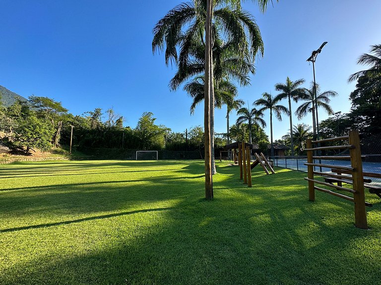 Um paraíso, com 3 terrenos, em condomínio à beira-mar na Pon