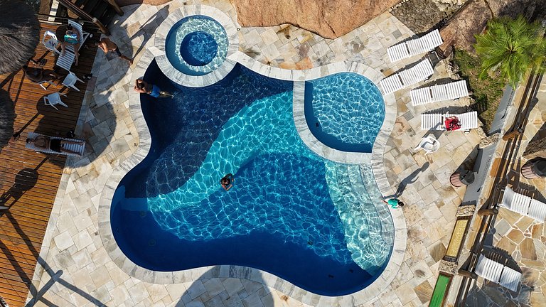 Experiência mar, montanha, piscina e churrasqueira