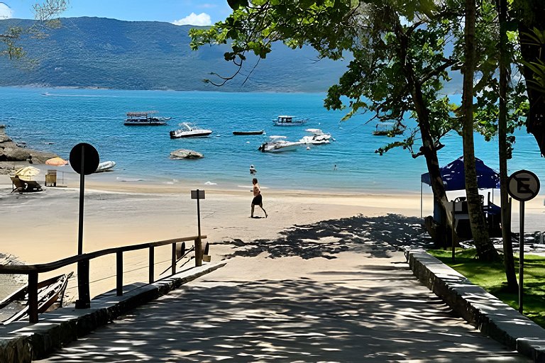 Flat em frente a Praia do Veloso