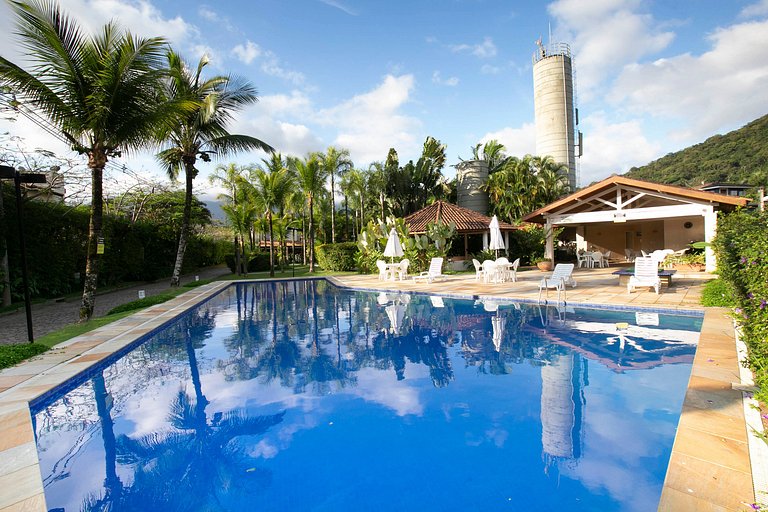 Casa em condomínio, piscina e espaço gourmet