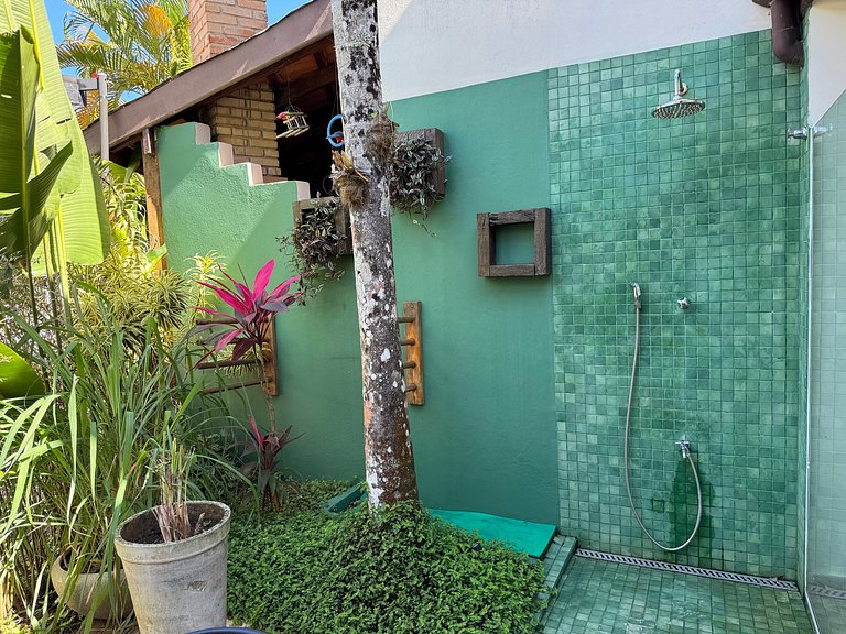 Casa em condomínio, piscina e espaço gourmet