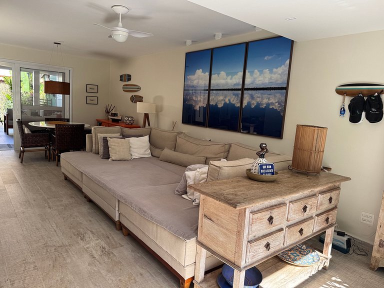 Casa em condomínio, piscina e espaço gourmet