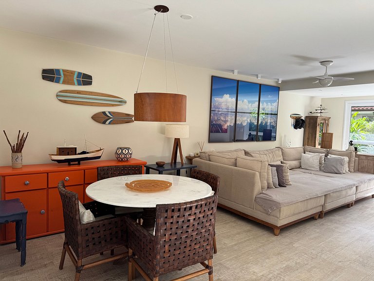 Casa em condomínio, piscina e espaço gourmet