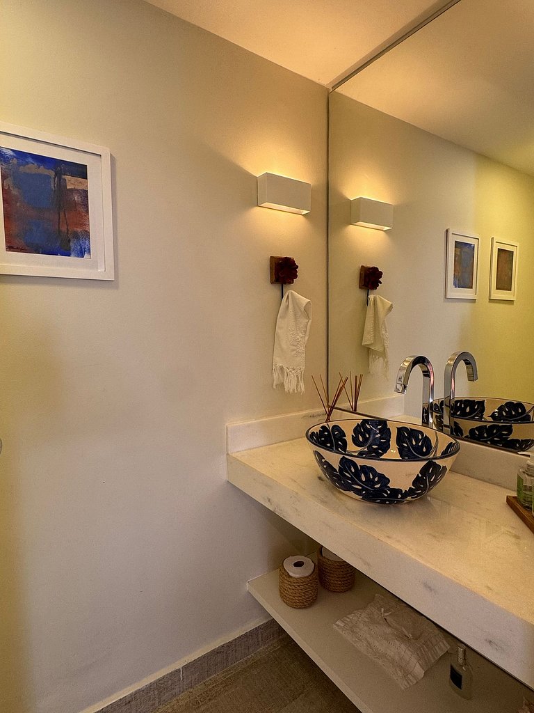 Casa em condomínio, piscina e espaço gourmet