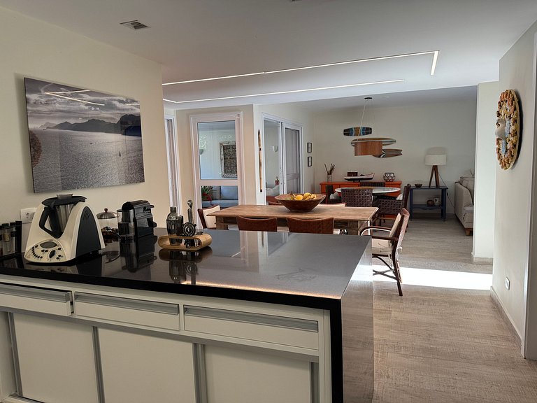 Casa em condomínio, piscina e espaço gourmet