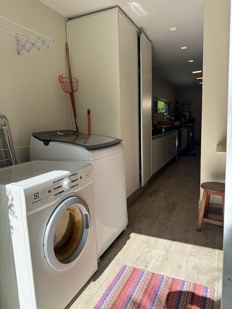 Casa em condomínio, piscina e espaço gourmet