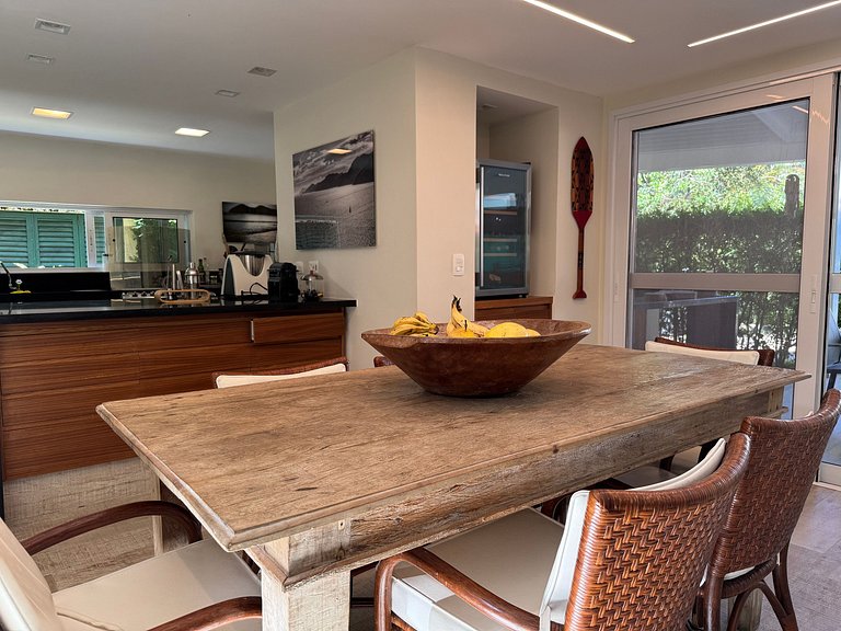 Casa em condomínio, piscina e espaço gourmet