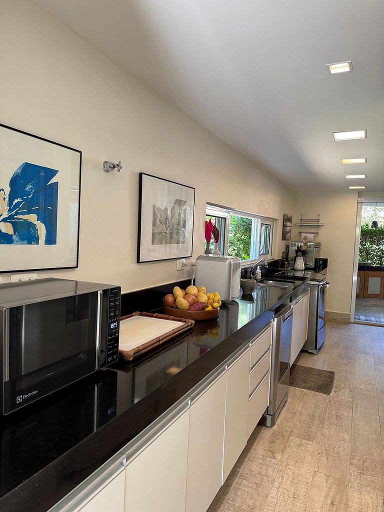 Casa em condomínio, piscina e espaço gourmet