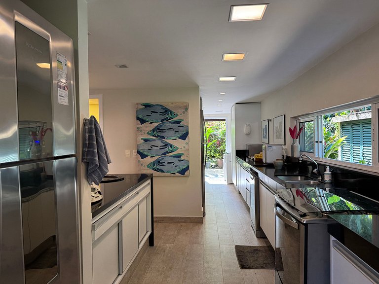 Casa em condomínio, piscina e espaço gourmet