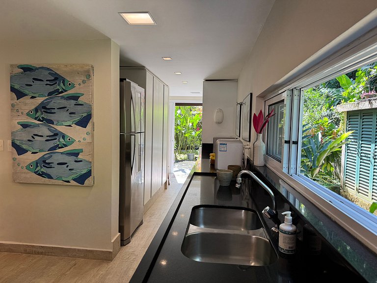 Casa em condomínio, piscina e espaço gourmet