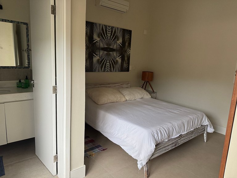 Casa em condomínio, piscina e espaço gourmet