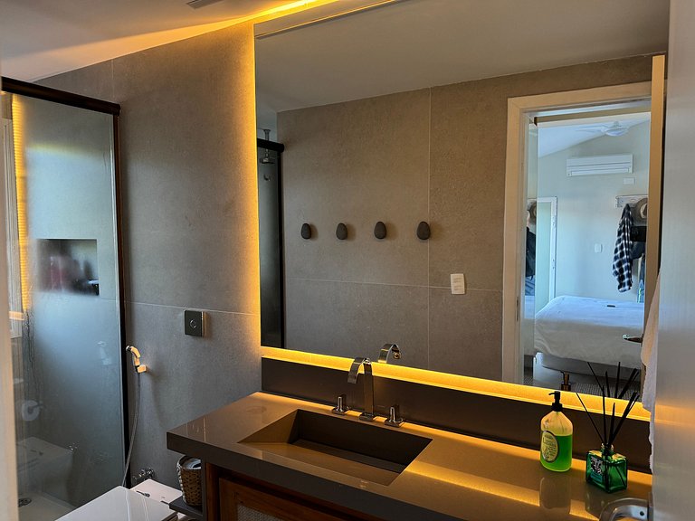 Casa em condomínio, piscina e espaço gourmet