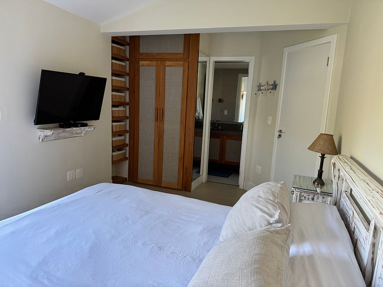 Casa em condomínio, piscina e espaço gourmet