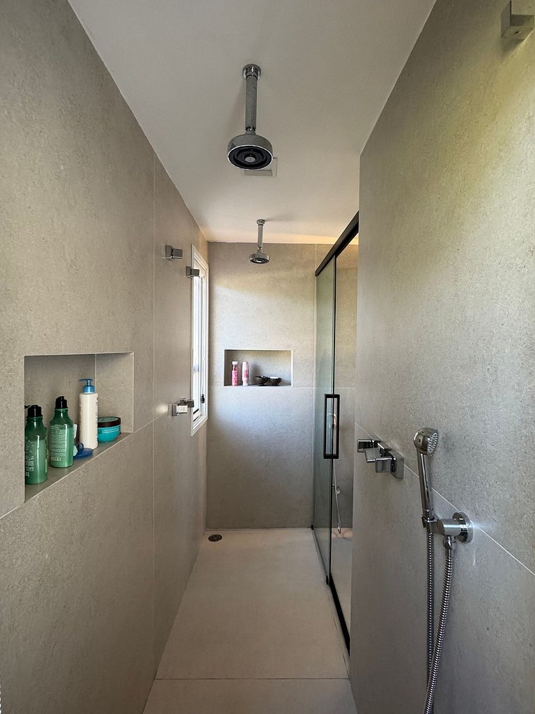 Casa em condomínio, piscina e espaço gourmet