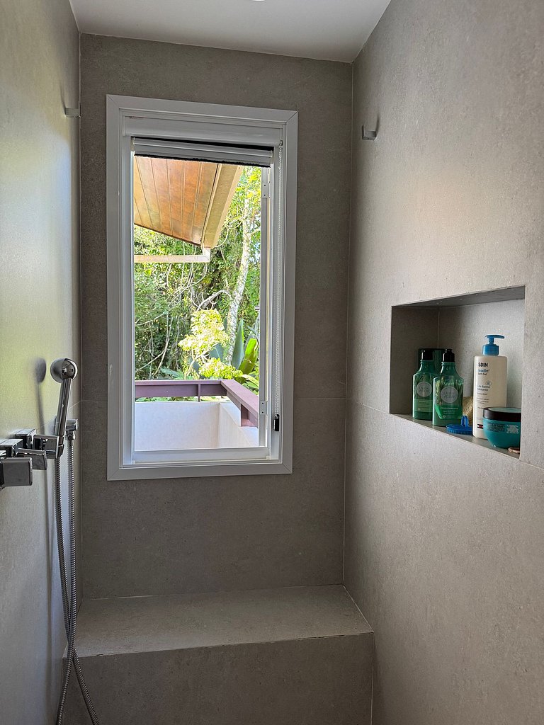 Casa em condomínio, piscina e espaço gourmet