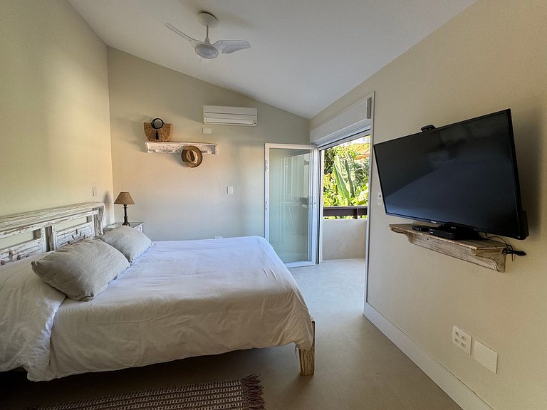 Casa em condomínio, piscina e espaço gourmet