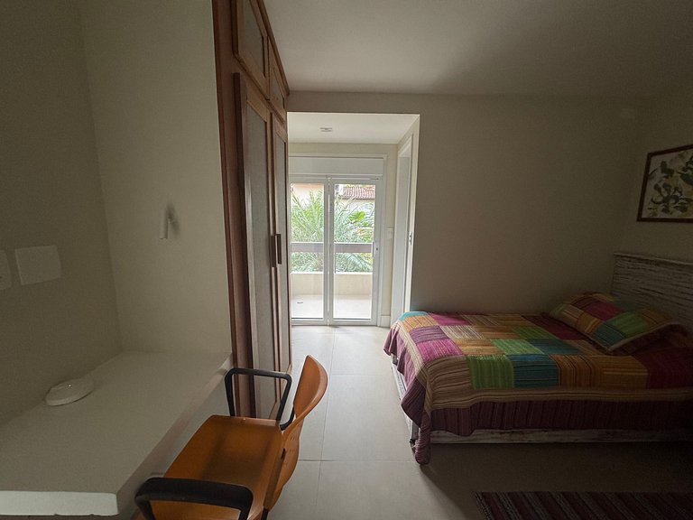 Casa em condomínio, piscina e espaço gourmet