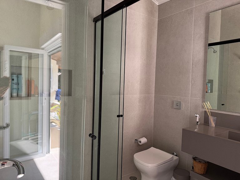 Casa em condomínio, piscina e espaço gourmet