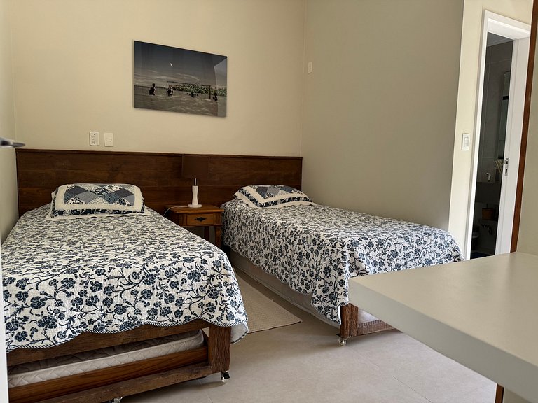 Casa em condomínio, piscina e espaço gourmet