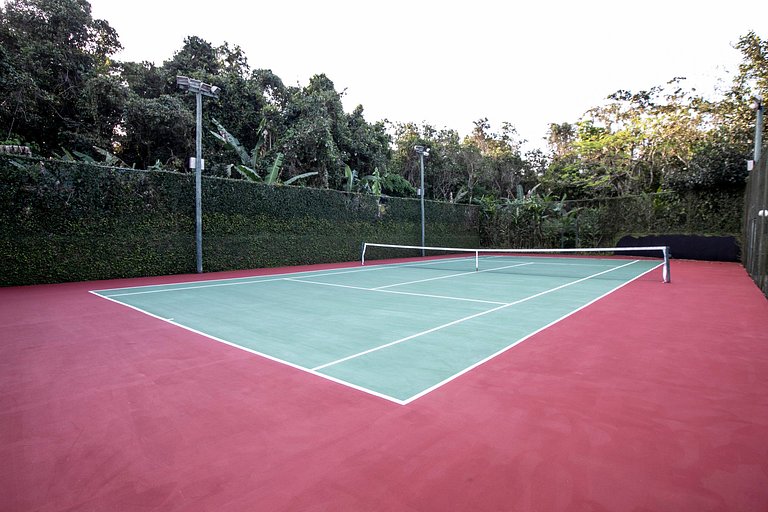 Casa em condomínio, piscina e espaço gourmet