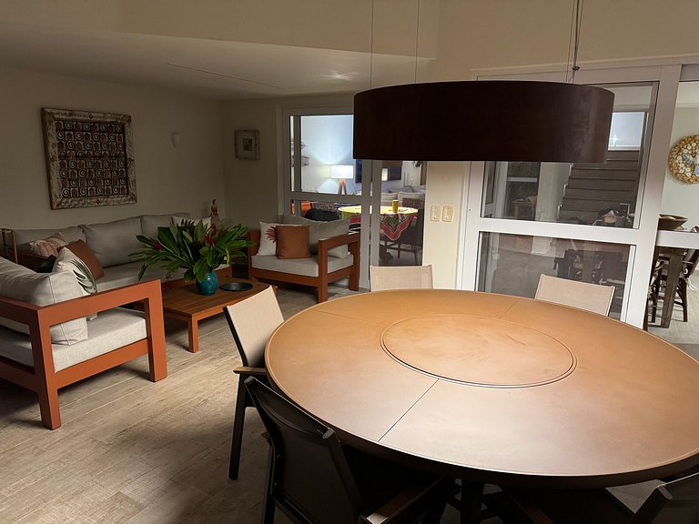 Casa em condomínio, piscina e espaço gourmet