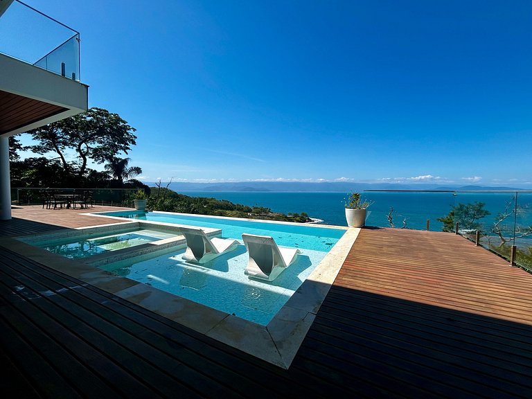 Casa contemporânea, piscina aquecida e bela vista