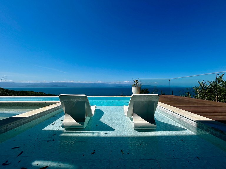 Casa contemporânea, piscina aquecida e bela vista