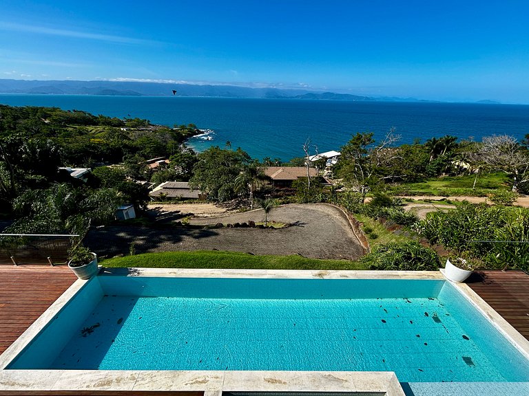 Casa contemporânea, piscina aquecida e bela vista