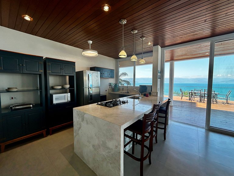 Casa de Alto Padrão à Venda — Condomínio Ecológico Pacuíba,