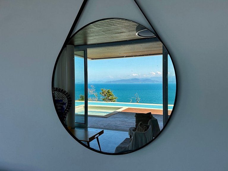 Casa contemporânea, piscina aquecida e bela vista