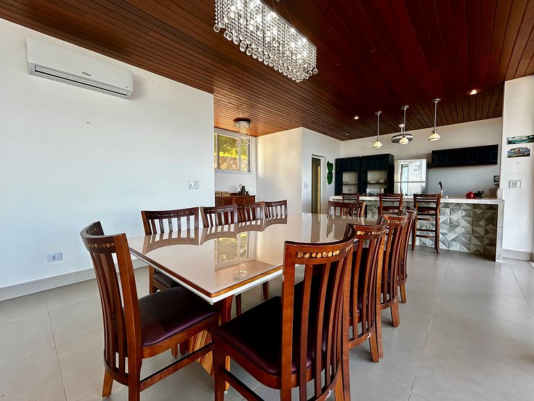 Casa de Alto Padrão à Venda — Condomínio Ecológico Pacuíba,