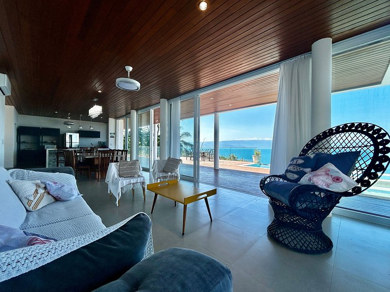 Casa contemporânea, piscina aquecida e bela vista