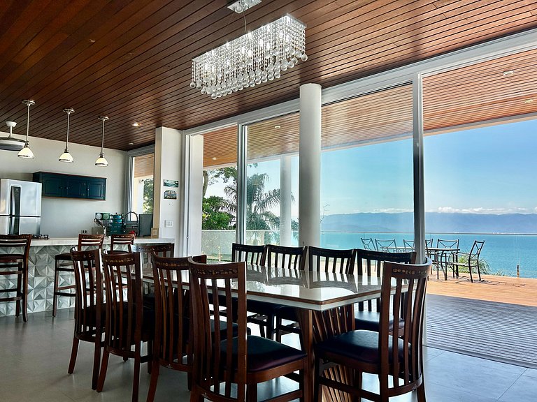 Casa contemporênea, piscina aquecida e bela vista