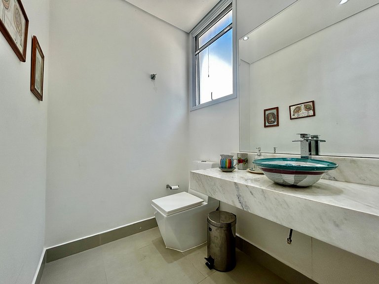 Casa contemporênea, piscina aquecida e bela vista