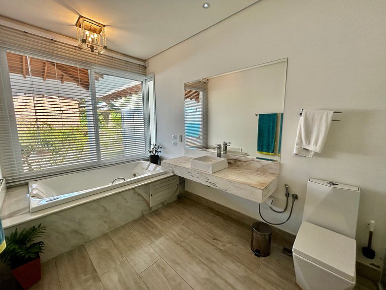 Casa contemporênea, piscina aquecida e bela vista