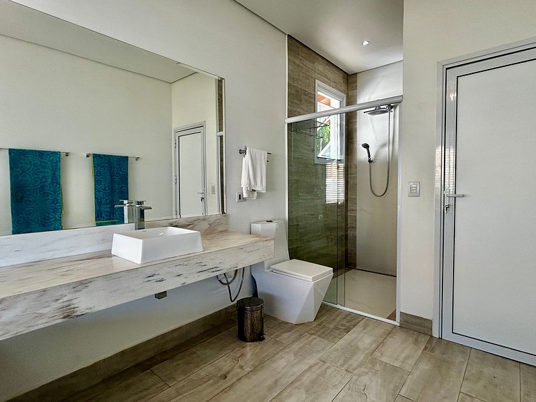 Casa de Alto Padrão à Venda — Condomínio Ecológico Pacuíba,