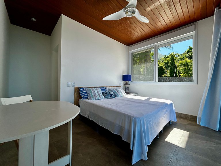 Casa de Alto Padrão à Venda — Condomínio Ecológico Pacuíba,