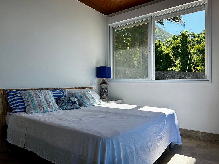 Casa contemporênea, piscina aquecida e bela vista