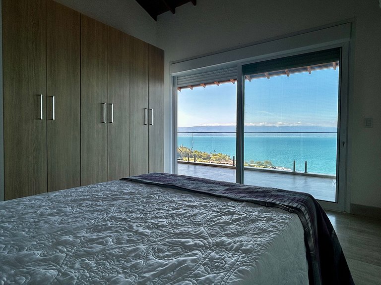 Casa contemporânea, piscina aquecida e bela vista