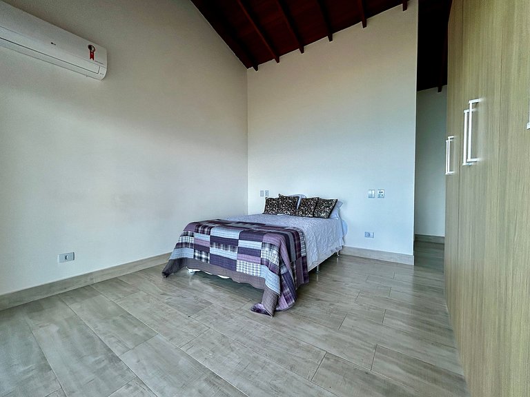 Casa contemporênea, piscina aquecida e bela vista