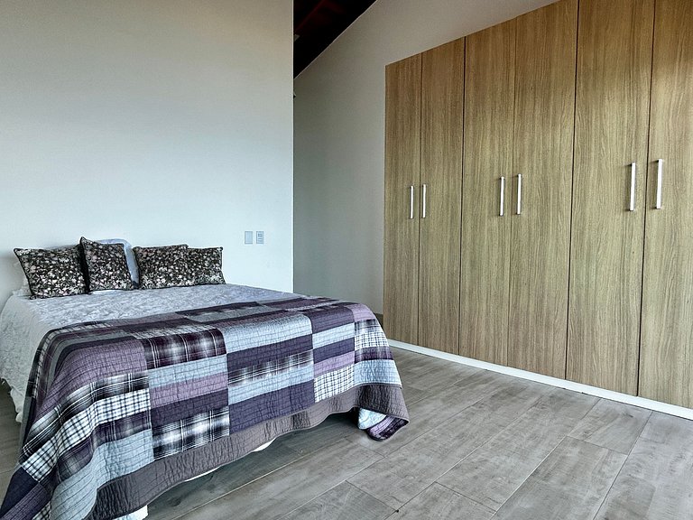 Casa de Alto Padrão à Venda — Condomínio Ecológico Pacuíba,