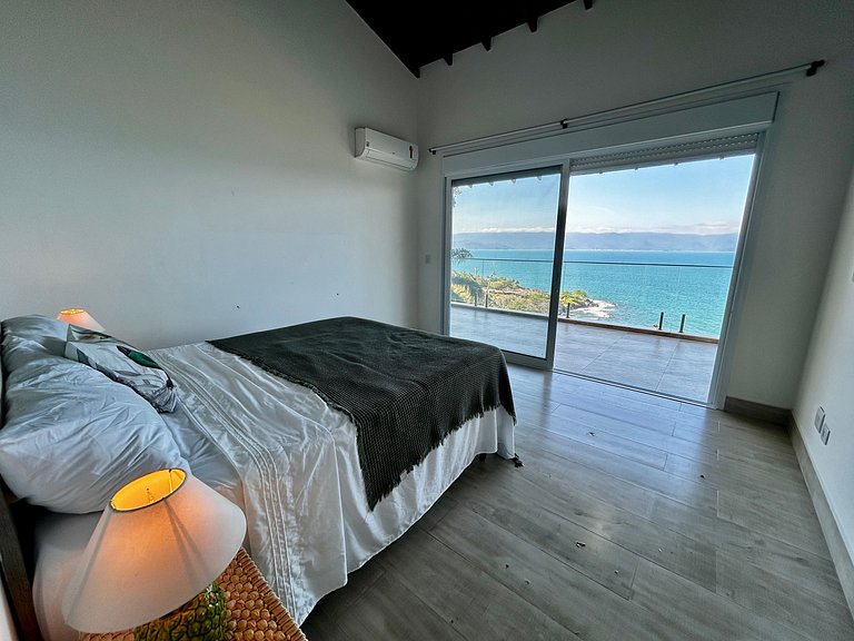 Casa contemporânea, piscina aquecida e bela vista