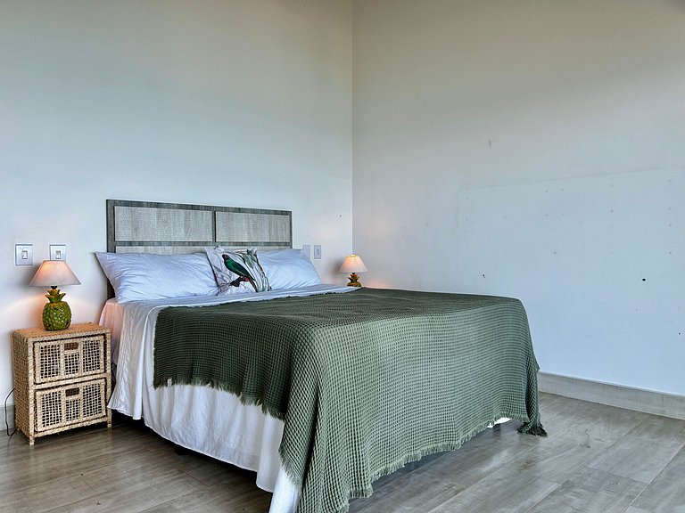 Casa de Alto Padrão à Venda — Condomínio Ecológico Pacuíba,