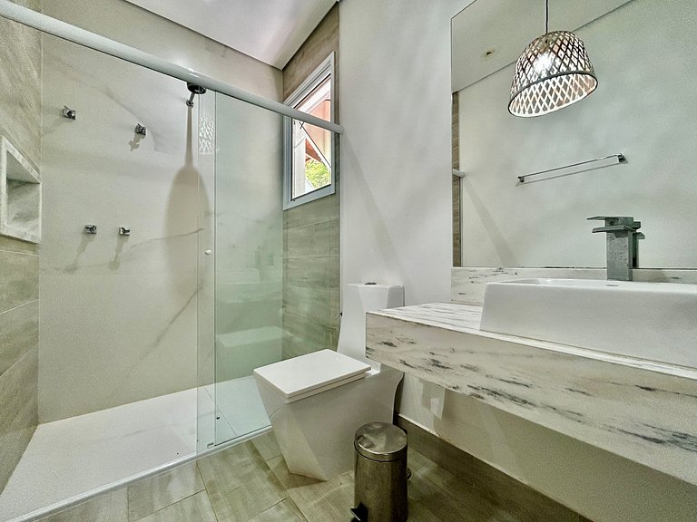 Casa contemporênea, piscina aquecida e bela vista