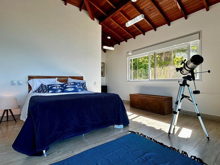 Casa contemporânea, piscina aquecida e bela vista